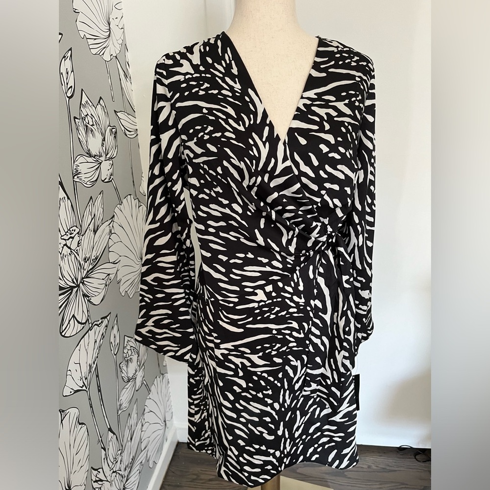 Donna Morgan Black/Ivory wrap dress NWT